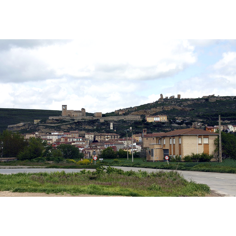 the Iglesia Parroquial de San Nicolás y Santa María on the centre-left, and the remains of the medina with the mosque of Yahya, Count Casio's daughter [late converted to the Christian church of Nuestra Señora de la Llana, parish church for the Barrio de Arriba