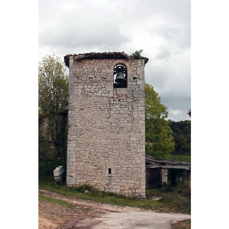 [NB: a set of photographs dated 27 de mayo de 2016 in the blog https://callejeandocallejeando.blogspot.com/2016/05/ajarte-condado-de-trevino-burgos.html [accessed 1 Fberuary 2021] shows the church building totally in ruins devoid of all roofing covering]