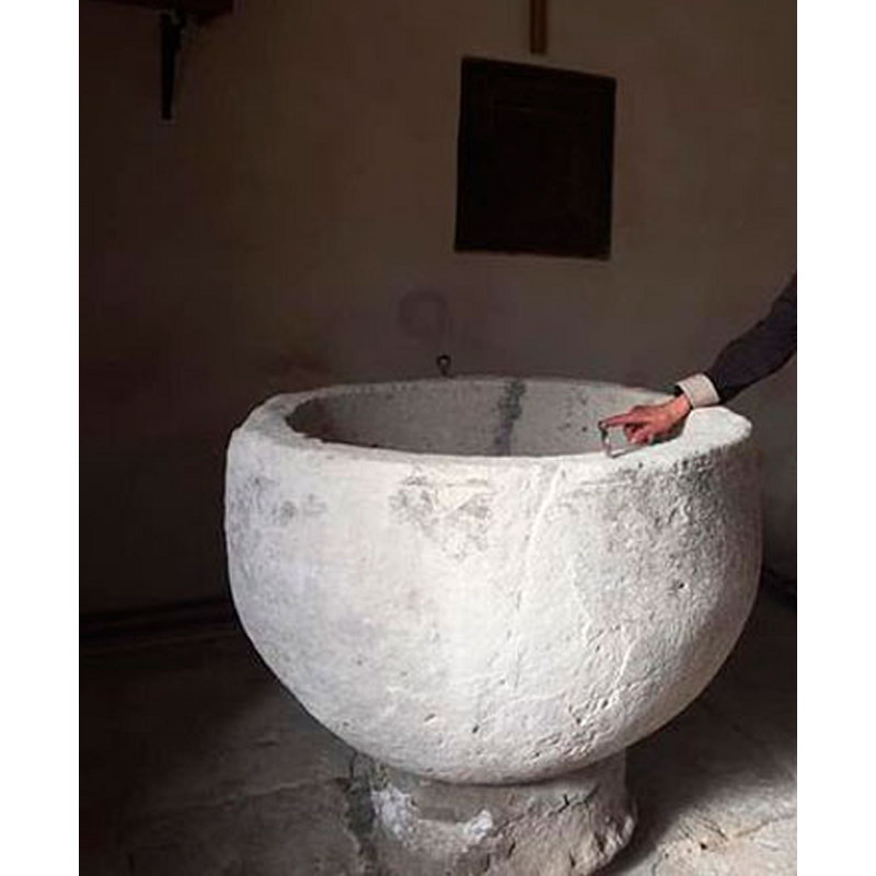 the present Gothic(?) font in Frumales parish church