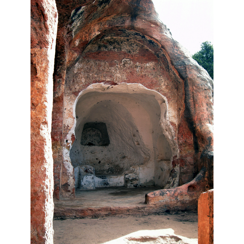 Source caption: "Entrada al Eremitorio de Argés, Valle de Manzanedo, Burgos"