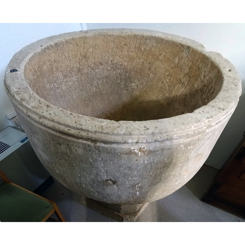 the medieval font originally from the nearby Ermita de San Vicente de Pospozuelo is now located in the present [18thC] parish church of San Pedro de Fuentesoto