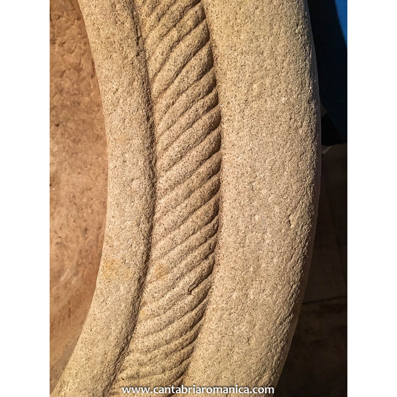 elegant effect achieved by the choice of design and excellent workmanship all around the upper rim