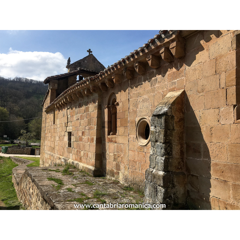 the original apse would probably be marked by the position of the buttress here, but it was replaced by an extension that is the sacristy