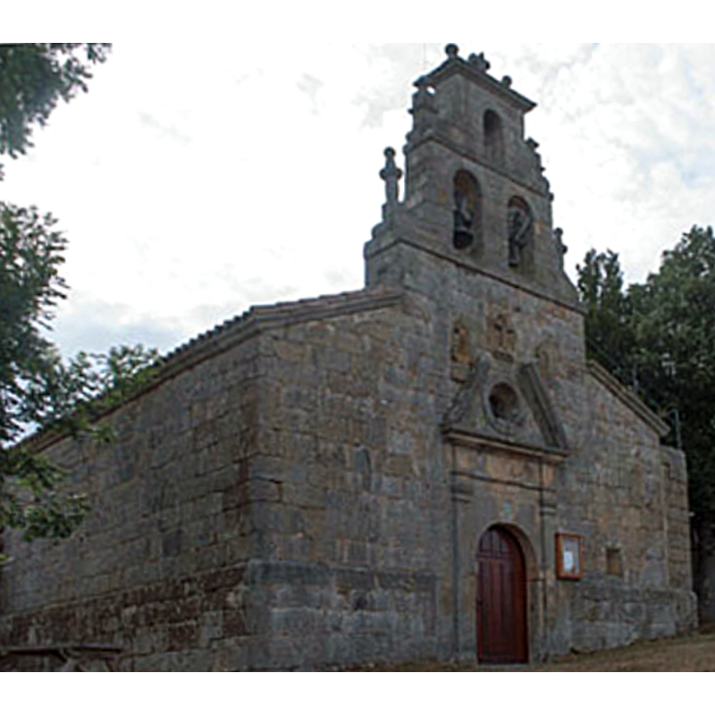 Source caption: "La Iglesia de Santa María Magdalena fue edificada durante el siglo XIX bajo el estilo barroco pero de orígenes románticos evidenciados en algunos canecillos y en la pila bautismal que aloja en su interior."