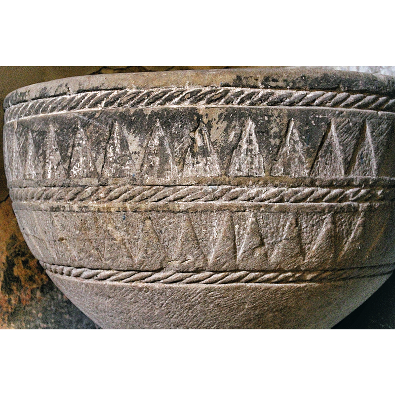 between the teeth and the rope moulding