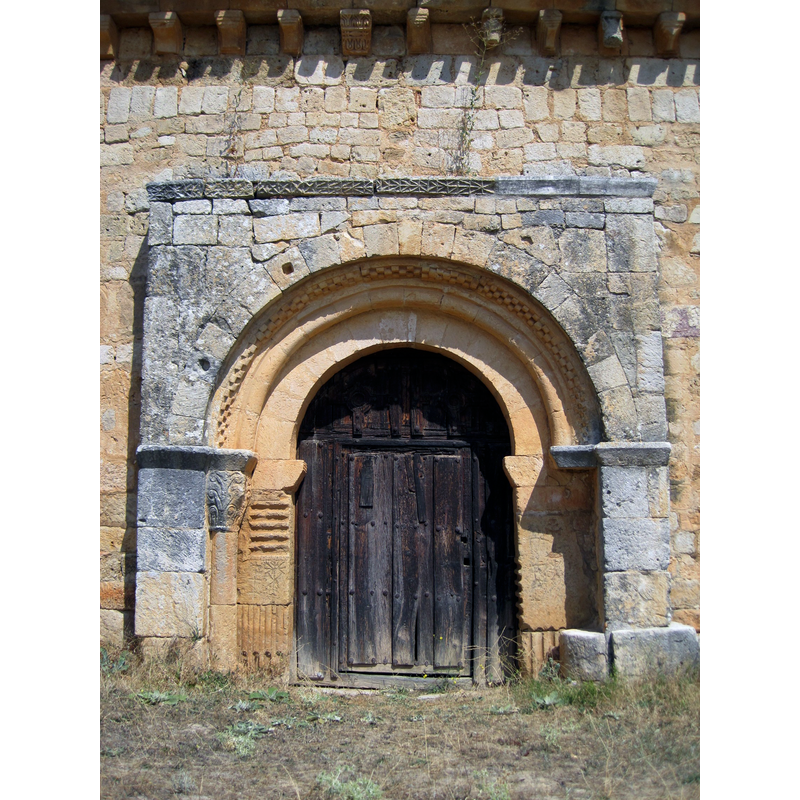 Source caption: "Portada de la ermita del Santo Cristo, en Coruña del Conde (Burgos, España)."