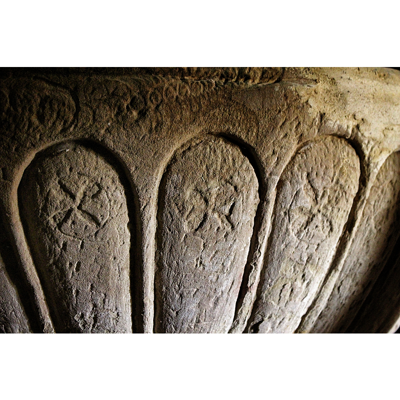 broad ribs all around the basin and underbowl sides; they have V-shaped inserts at the bottom and [some] inscribed Maltese crosses towards the top [NB: the image has been distorted, the vertical perspective flattened so the ribs, motifs and inserts are more clearly discernible]