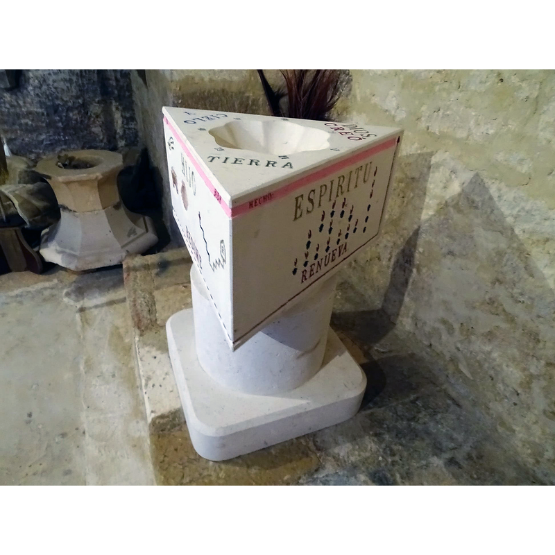 the new font designed by the parish priest ca. 2013 and executed by the Burgos stone mason Jorge Ortega [cf. FontNotes]