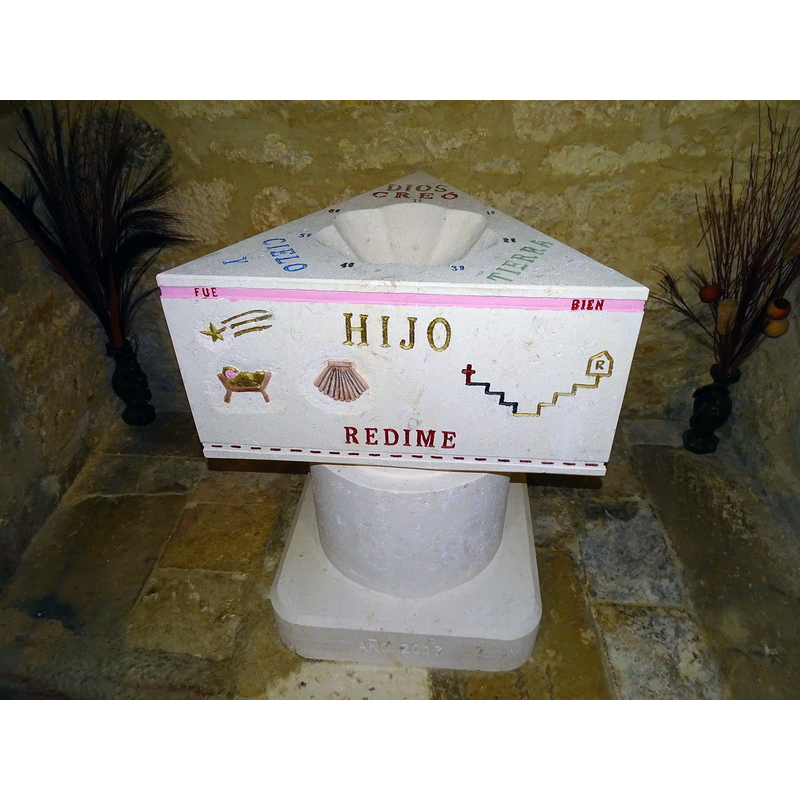 the new font designed by the parish priest ca. 2013 and executed by the Burgos stone mason Jorge Ortega [cf. FontNotes]