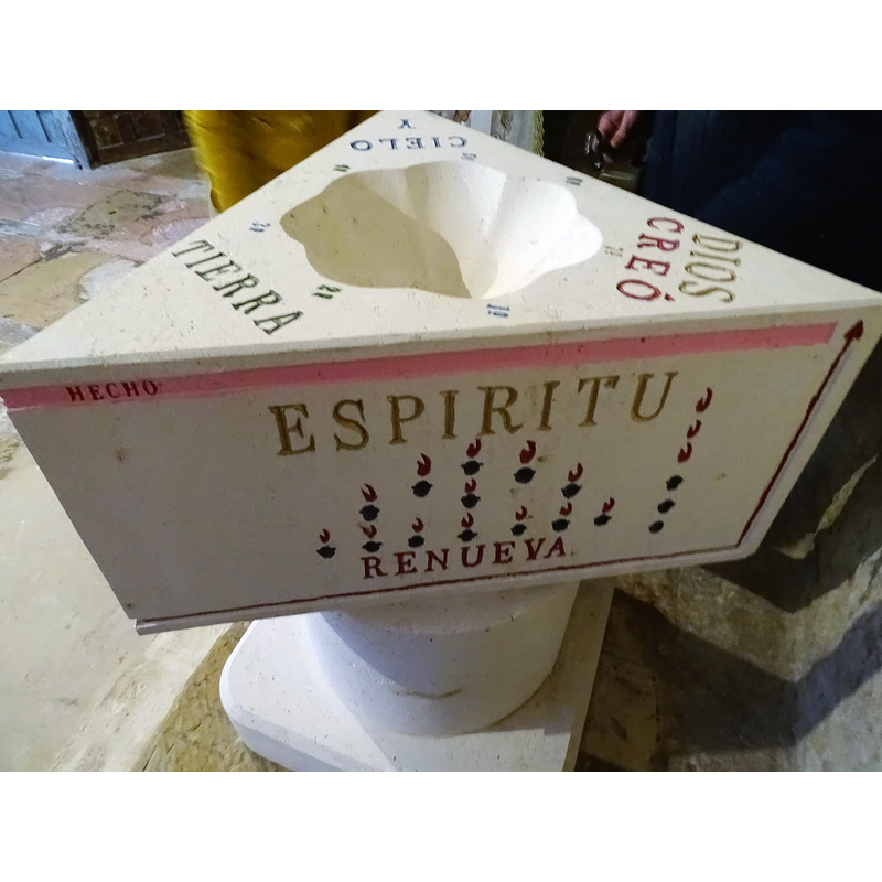 the new font designed by the parish priest ca. 2013 and executed by the Burgos stone mason Jorge Ortega [cf. FontNotes]