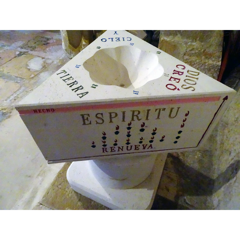 the new font designed by the parish priest ca. 2013 and executed by the Burgos stone mason Jorge Ortega [cf. FontNotes]