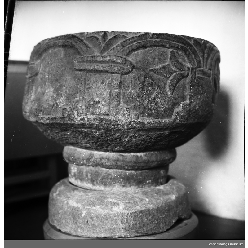 this side of the font is now invisible, as the font has been moved close against the wall, thus impeding access to it