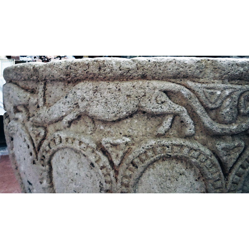 a scene in which two quadrupeds are engaged -- Valle Barreda [cf. FontNotes] suggests a feline attacking a deer