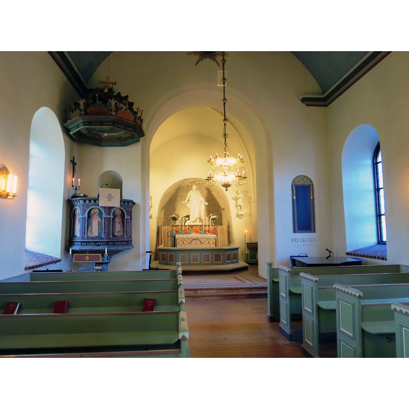 the present font of 1915 is partially visible tucked into the southeast croner of the chancel, to the righht of the altar