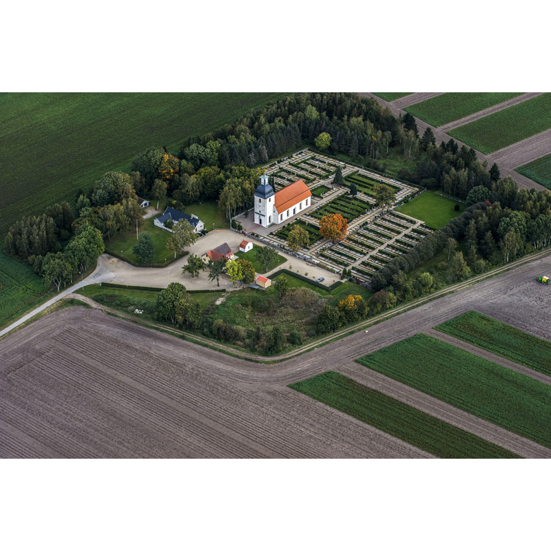 Source caption: "Gammalstorps kyrka från luften"