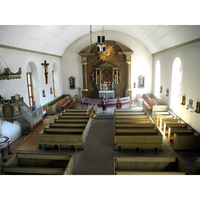 showing the 17thC font in the southeast corner