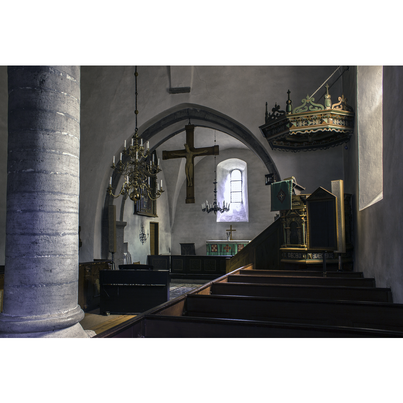 Source caption; " Interior da igrexa de Hangvar, na illa sueca de Gotland."