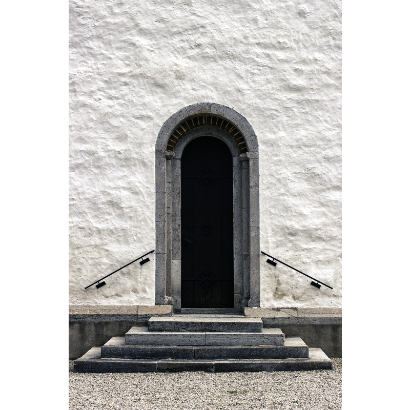 Source caption; " Portal da torre da igrexa de Hangvar, na illa sueca de Gotland."