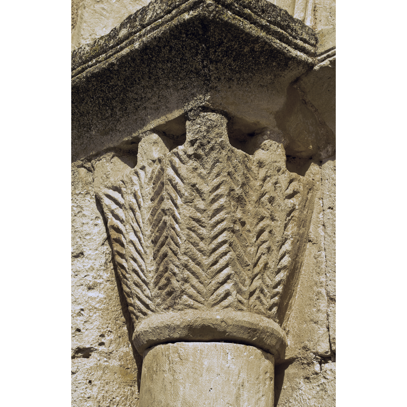Source caption: " Iglesia de San Sebastián, CALERUEGA (Burgos), España, románica s-XII. Capitel de la portada."