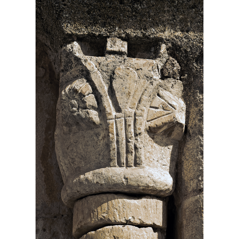 Source caption: " Iglesia de San Sebastián, CALERUEGA (Burgos), España, románica s-XII. Capitel del portico."