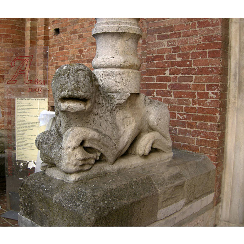 Source caption: "Abbazia di nonantola, portale di seguaci wiligelmo, leone sx"
