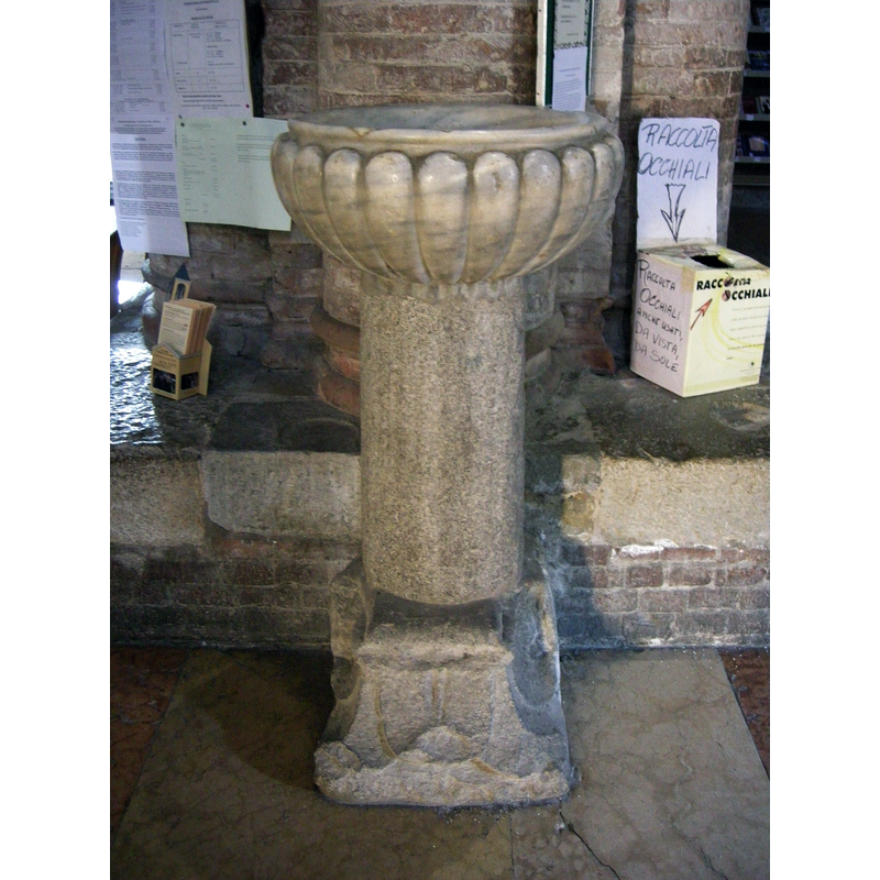 Source caption: "Abbazia di nonantola, interno, acquasantiera"