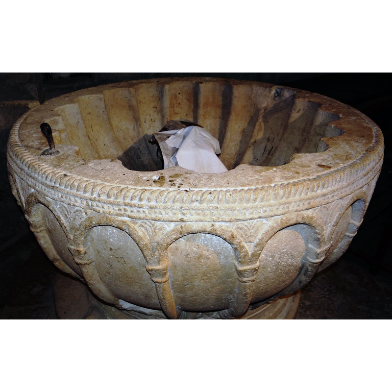 showing a metal staple on the left side of the rim; diagonally across the damaged area shows where another metal staple split the stone; part of the lead plug is still visible