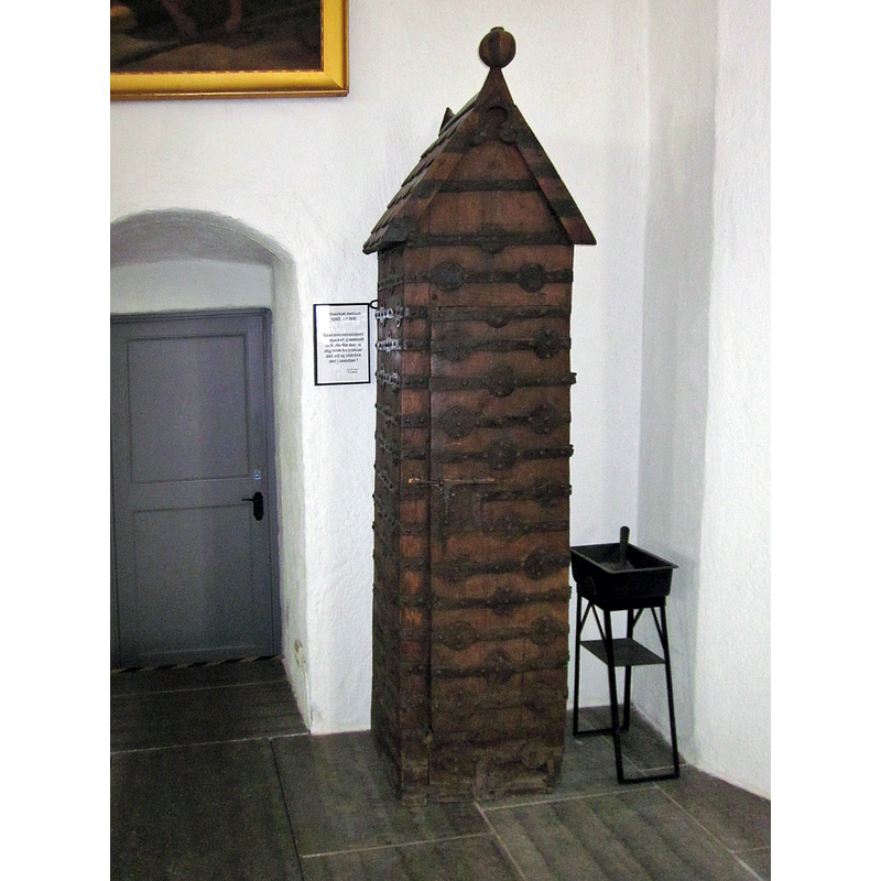 Source caption; "Sakramentskåpet i Torsåkers kyrka."