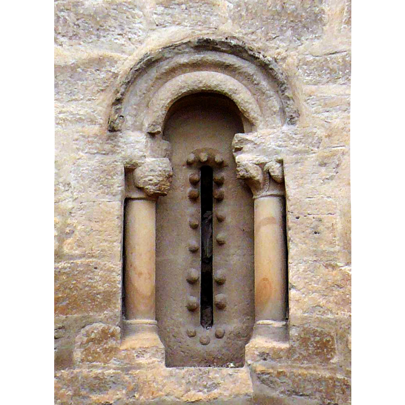 Source caption: " Iglesia de María Magdalena (Suzana, Miranda de Ebro, Burgos)" -- the apse window is one the Romanesque elements remaining from the original Romanesque church here [cf. FontNotes]
