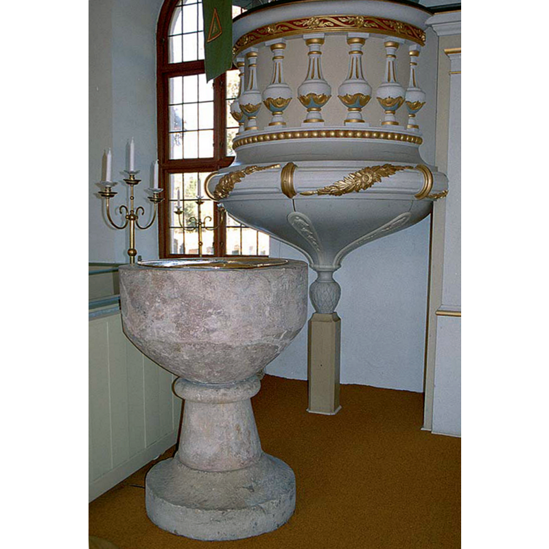 Source caption: "Dopfunten i Gällareds kyrka."