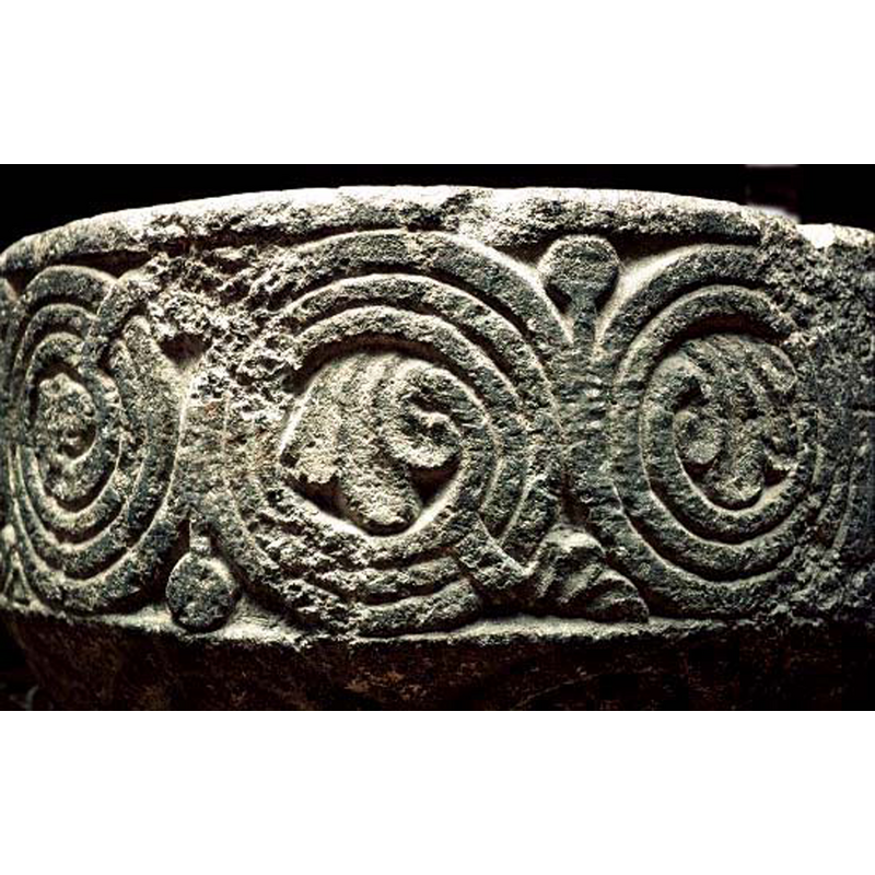 with sprouting motifs in the spandrels -- it appears to cover both sides of the inscription on the basin