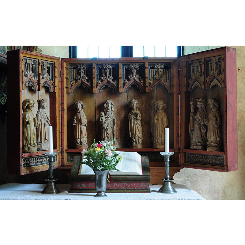 Source caption: "Altartavlan i Alnö gamla kyrka"