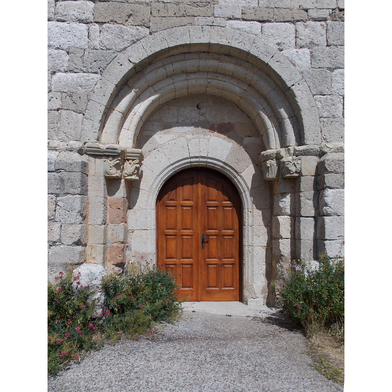 Source caption; " Iglesia de San Martín Obispo de Villaute. Portada."