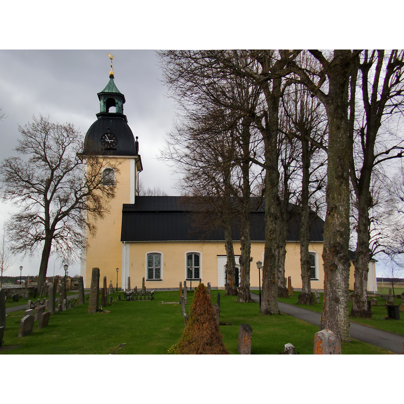 Source caption: "Ekeby kyrka är uppförd på 1700-talet och är en vägkyrka på Närkeslätten."
