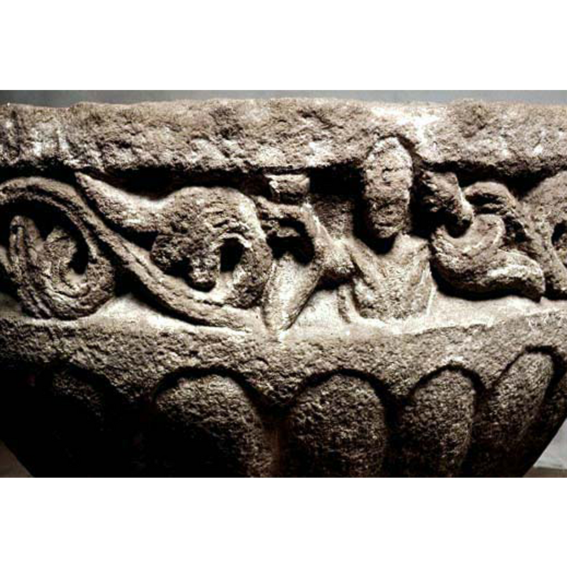 Source caption: "manlig gestalt (biskop ?)" -- showing the figure with the right hand raised, perhaps holding a chalice?