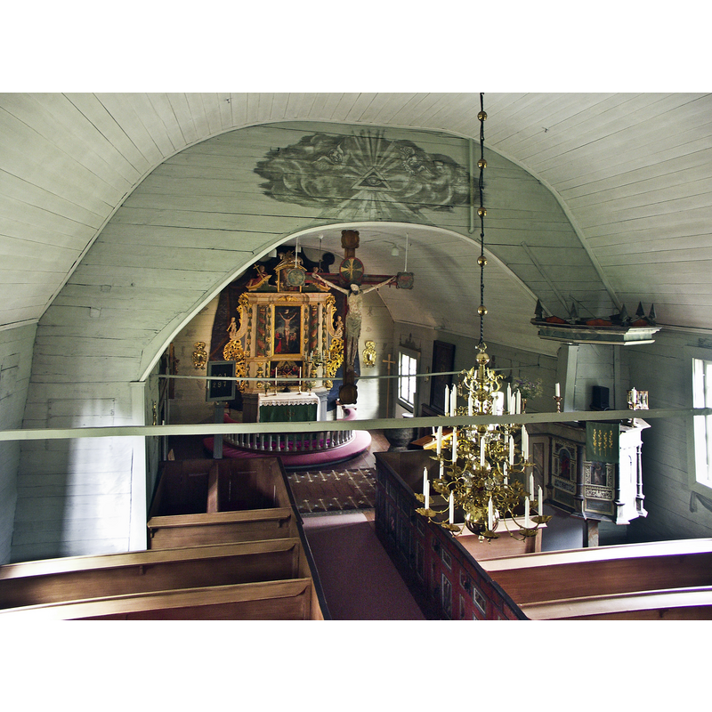 Source caption: "Tångeråsa medieval wooden church, Örebro län." -- the medieval stone font is partially visible in the right, between the altar and the pulpit stairs