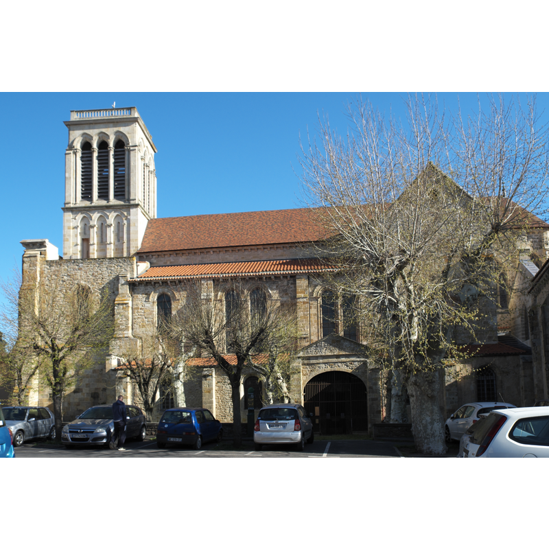 Source caption: "Katholische Pfarrkirche, ehemalige Stiftskirche, Saint-Cerneuf in Billom im Département Puy-de-Dôme (Auvergne-Rhône-Alpes)"