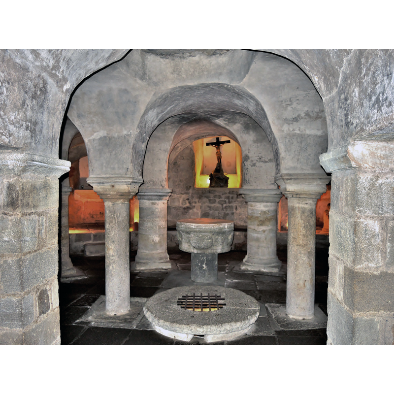 Source caption: "Crypte de l'église Saint Cerneuf. Billom. Puy-de-Dôme"