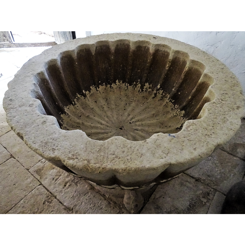 showing the drain hole