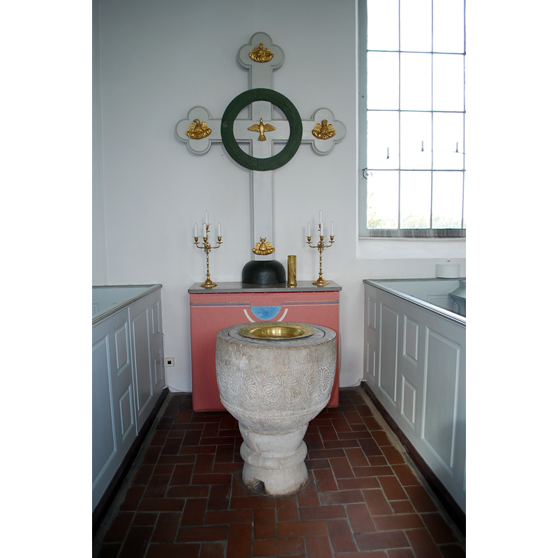 Source caption: "Dopfunten i Dagstorp kyrka." -- the medieval font in the new church, north side, about half way down the nave