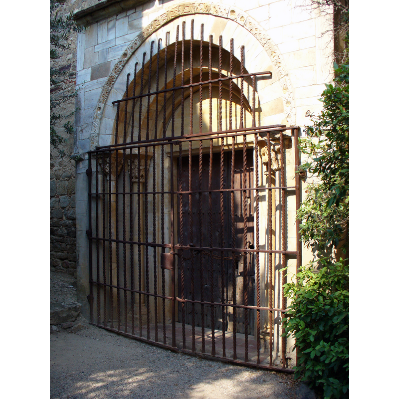 Source caption: "Das Portal der Klosterkirche Monastir del Camp"