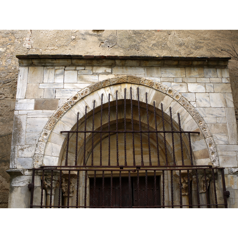 Source caption: "Détail du portail occidental du Monastir del Camp."