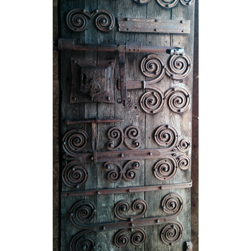 Source caption: "Porta de l'església de Costoja"