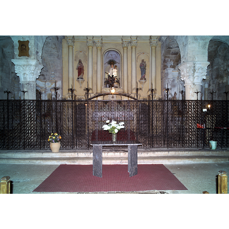 Source caption: "Grille, Eglise Notre-Dame de l'Aubépine, Coustouges (Pyrénées-Orientales, Languedoc-Roussillon, France)"
