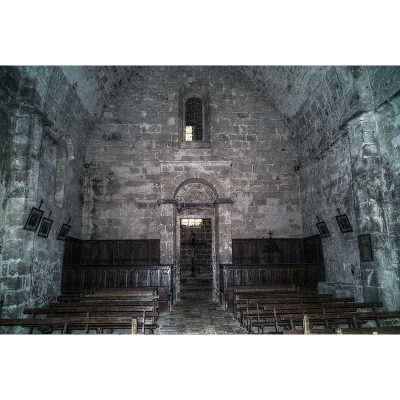 Source caption: "Le fonds de la nef, Eglise Notre-Dame de l'Aubépine, Coustouges (Pyrénées-Orientales, Languedoc-Roussillon, France)"