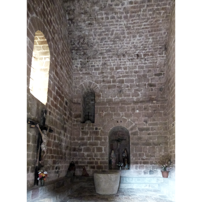 Source caption: " Narthex de l'église Sainte-Marie de Coustouges"