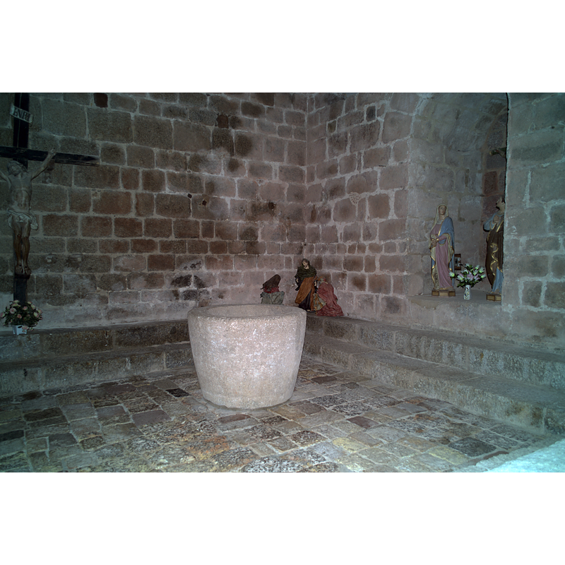 Source caption" "Fonts baptismaux, Eglise Notre-Dame de l'Aubépine, Coustouges (Pyrénées-Orientales, Languedoc-Roussillon, France)"
