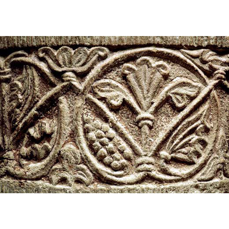 in both upper and lower spandrels of the linked palmette-shaped motifs; here the upper foliage motif ties the palmette to the next one, while the bottom spandrel is occupied by a fleur-de-lis