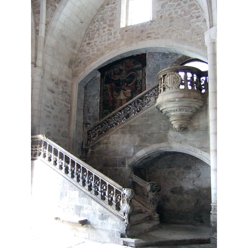 Source caption: "Covarrubias - Iglesia de Santo Tomás - Escalera plateresca s. XVI de subida al coro"