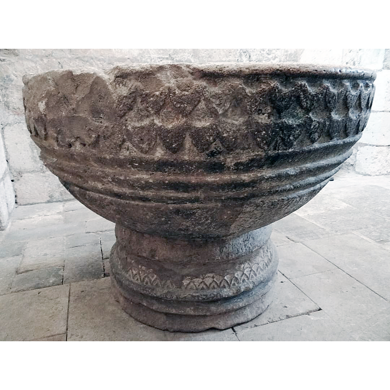 notice the damage on the left side of the basin
